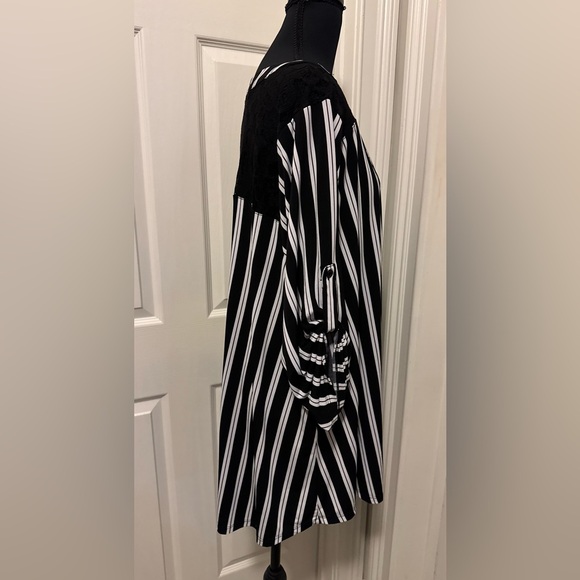 Torrid Black and White Mandarin Collar Tunic - Picture 4 of 6
